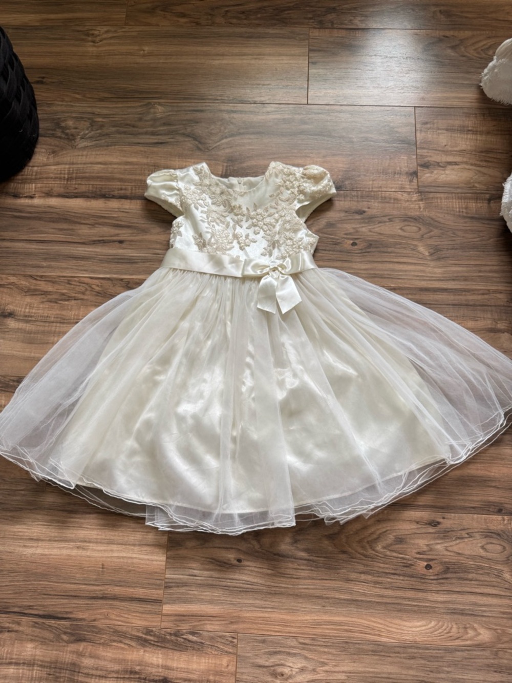 Bonnie Jean 
Girls Ivory Floral Lace Party Dress with Bow floral embroidered